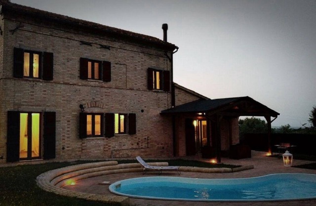 Italian villa with swimming pool, 5 minutes to the town