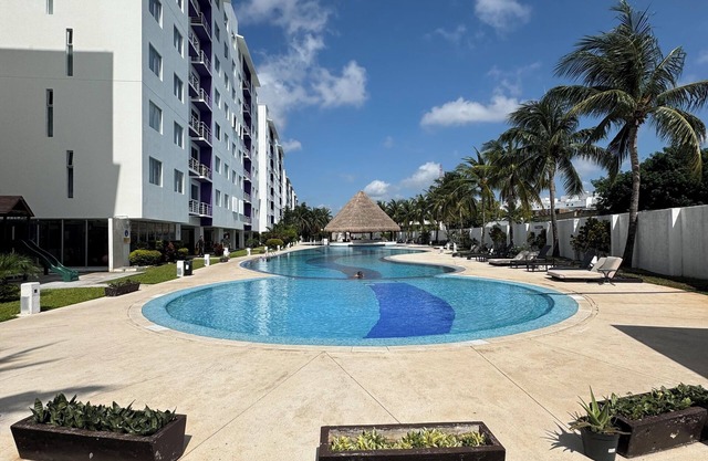 J-304 Deluxe 2 Bed 2 Bath Suite (Large outdoor Pool)