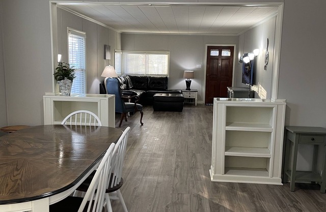 Jackson House; Pets Welcome