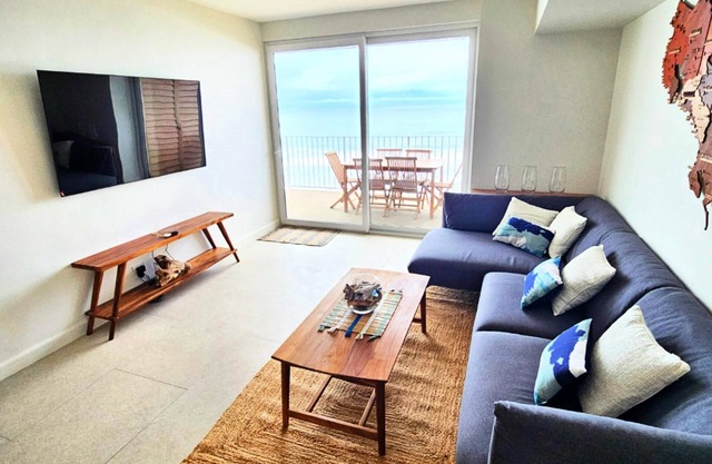 Jaco Beachfront Oasis 2-bedroom condo on Jaco Beach - Pacific Point #800