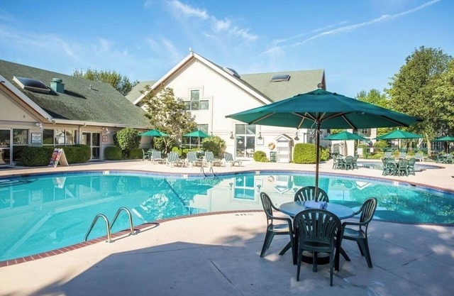 Jacuzzi + Fireplace in Getaway Minutes from Hiking & Local Hotspots | 3 Units