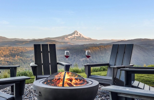 Jaw Drop Views! Mt Hood and Gorge! @pinpointstays