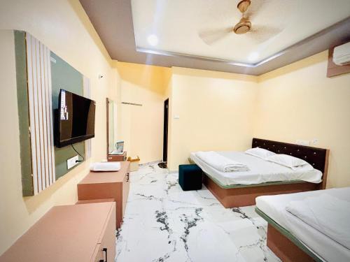 Jijamata AC Deluxe Lodge