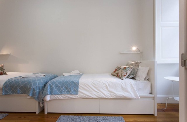 JOIVY Chic apt w/balcony near Lisbon Cathedral