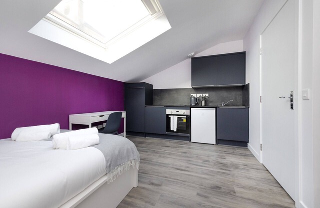 JOIVY Deluxe studio with desk near The Meadows