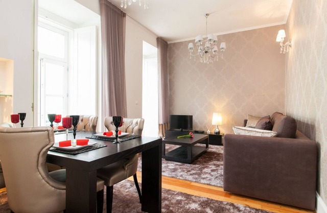 JOIVY Elegant 3BR Apt w/terrace in Baixa, 3mins to Lisbon Cathedral
