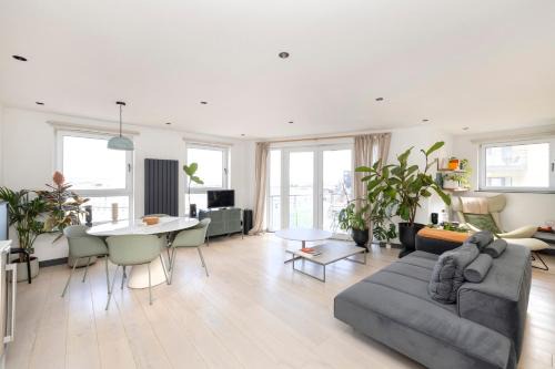 JOIVY Fabulous Apartment with Bay View Terrace