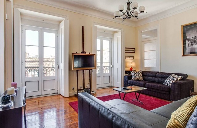 JOIVY Fantastic 3BR Apt w/city views & workspace in Principe Real