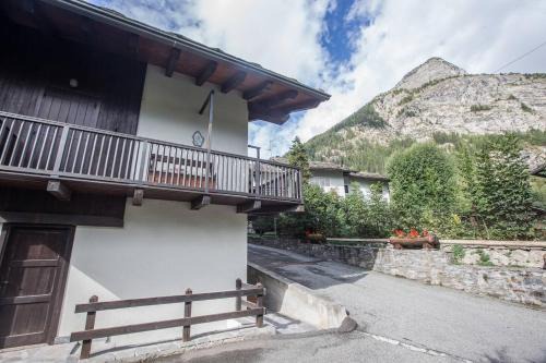 JOIVY Idyllic Flat for 7 with Free Parking Close to Ski Lift