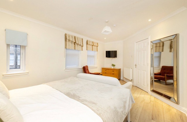 JOIVY Modern flats near Edinburgh Castle