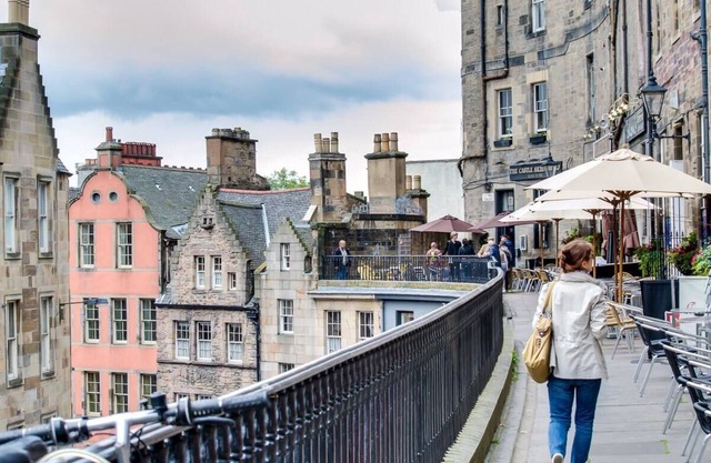 JOIVY The Wee Palace by the Castle