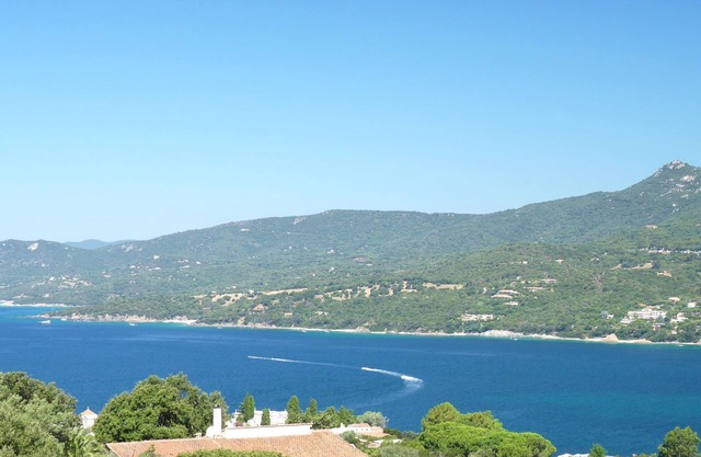 Joli Studio Avec vue Panoramique sur la mer à 5 mn de la Plage et de Propriano