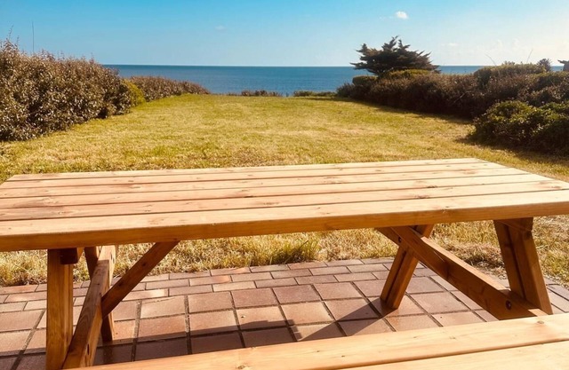 Jolie Maison les Pieds Dans Leau Avec un Grand Jardin