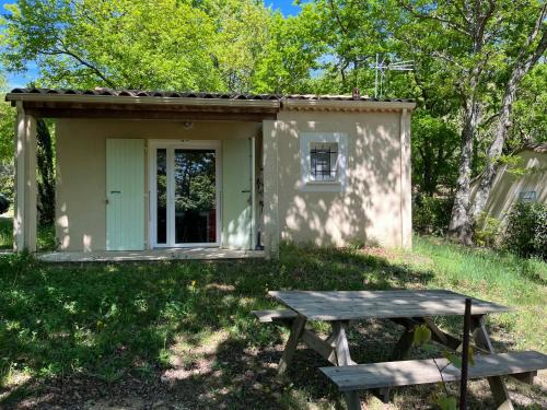 Jolie maisonnette avec piscine