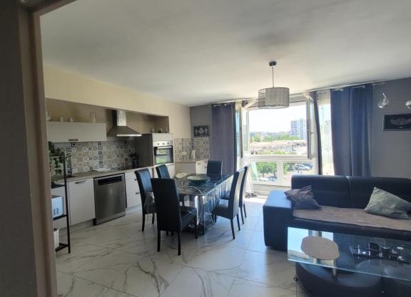 Jolie t4 a l'esplanade lez wifi