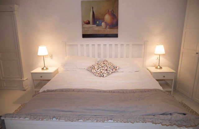 JOLLI One-Bedroom Apartment