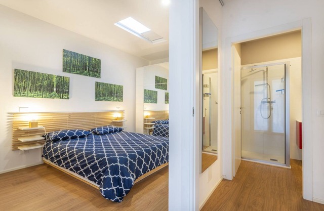 Jordi-APT's little house downtown with patio! x2