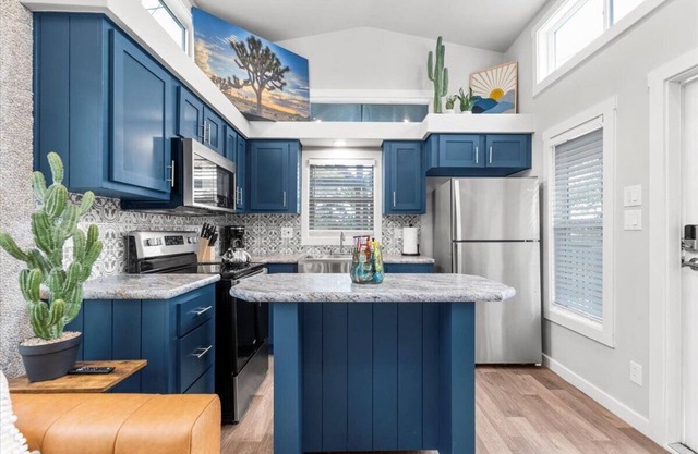 Joshua Tree Desert Getaway- with Hill Country views