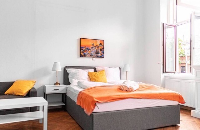 Joyful 2BR Apt. @ AKH Hospital - Ideal f. Patients