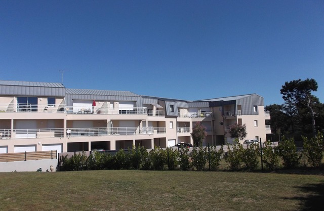 Jullouville residence with elevator in calm environment near beach
