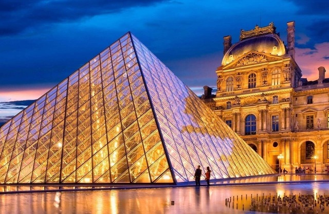 JUST A STONE’S THROW FROM ICONIC THE LOUVRE & PALAIS GARNIER-RUE DU 4 SEPTEMBRE
