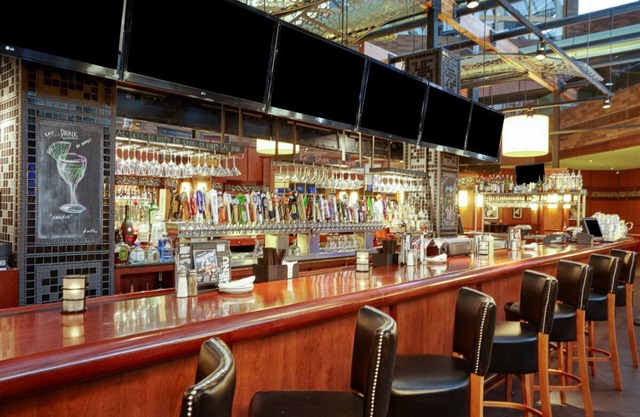 Just What You Were Looking For! Free Parking, Restaurant, Near Odyssey Fun World
