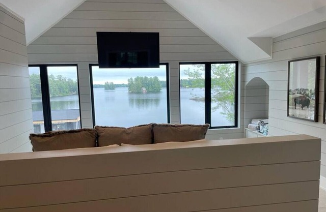 Kahshe Beach House, Kahshe Lake