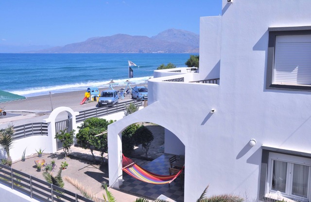 Kalamaki SeaSide - Entire Villa right in front of the beach