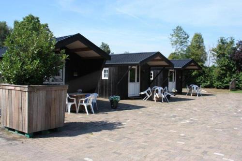 Kampeerhut met gedeeld sanitair