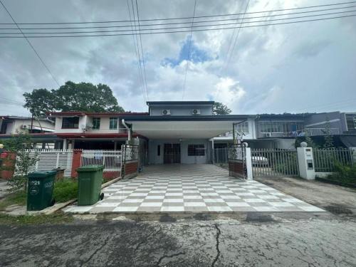 Karen Homestay Likas