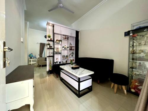 Karenra Guest House di Pusat Kota, Dengan 3 Kamar