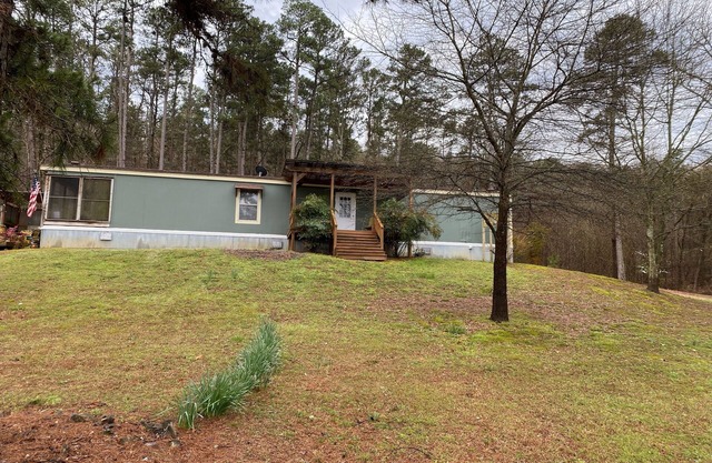 Kat’s Get-a-Way at 1601 Thompson Bay Loop on Lake Dardanelle In Scranton, AR