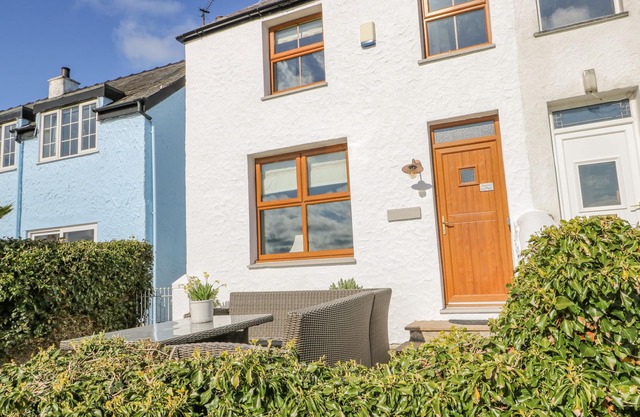 KEEPER'S COTTAGE, family friendly, country holiday cottage in Moelfre