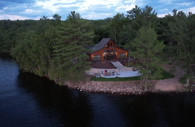 Kemp's Lake Front Guest House