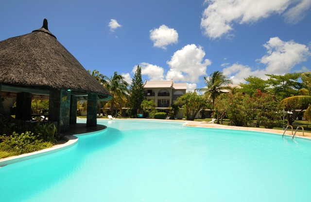 Ken 18 in a beautiful private complex with swimming pool, 50m from the beach