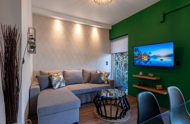 KENTIA - MODERN ARTISTIC CITY APARTMENT