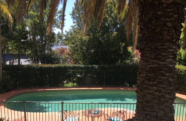 Kiama Guest House-pool-Netflix-Wifi-Aircon.