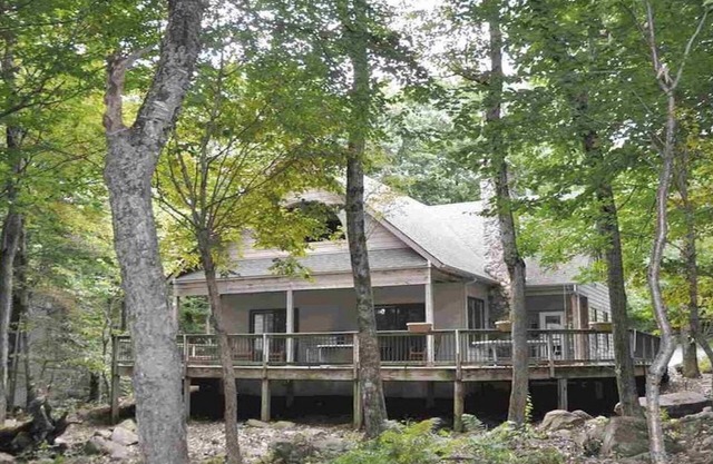 Kick back at Virginia’s premier ski and golf resort