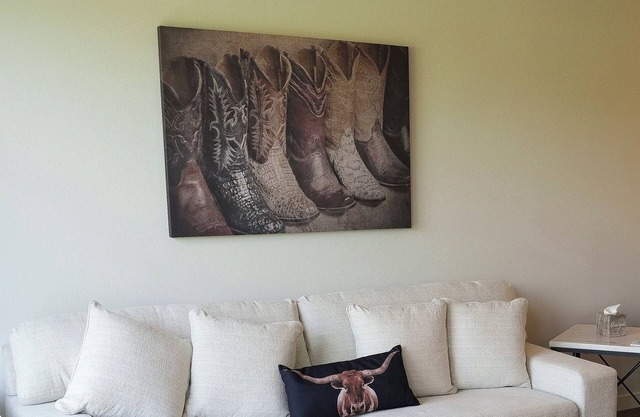 “Kick Off Your Boots” NEW 2025 LUXURY Townhome walking distance to Tarleton.