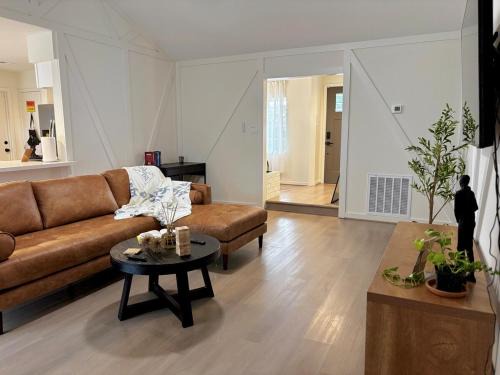 King Bed Suite in Conroe , Garage Available