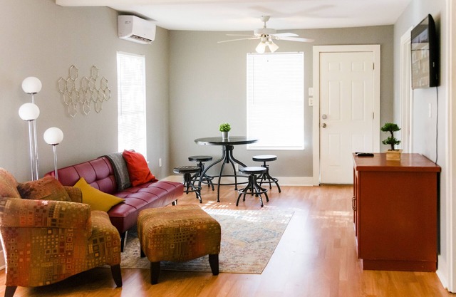 King Bed Suite with Home Theater/Game room near downtown/At&t center/alamodome