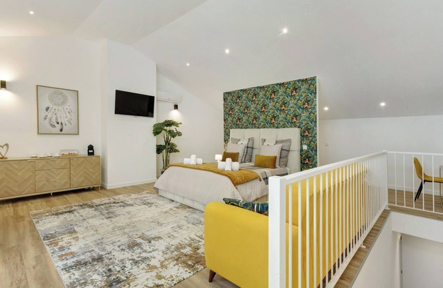'King' Room with Mountain View, Wi-Fi Access and Air Conditioning