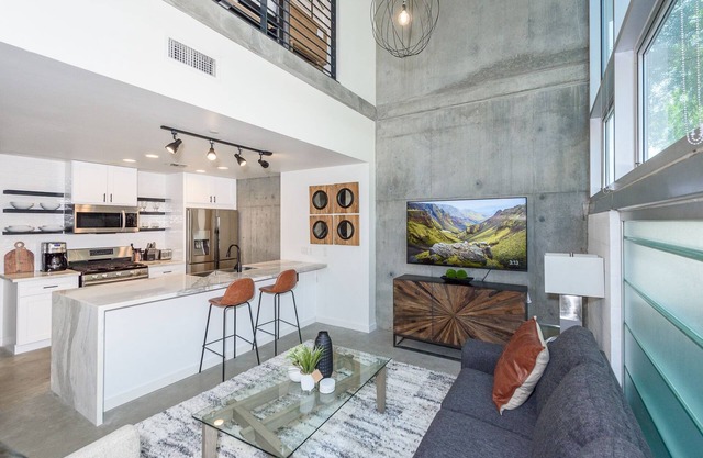 King size luxury loft condo Petco-Park-Downtown SD