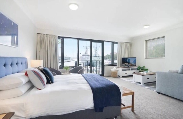 King Size Studio With Water View, Walk To The City