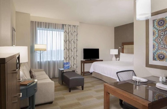 King Studio Suite Near Phxtreme MIA