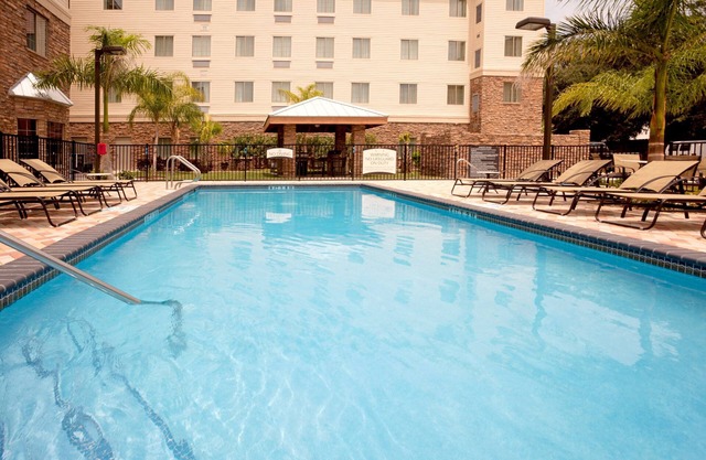 King Suite. Free Breakfast. Outdoor Pool & Hot Tub. Great for Business Travelers!