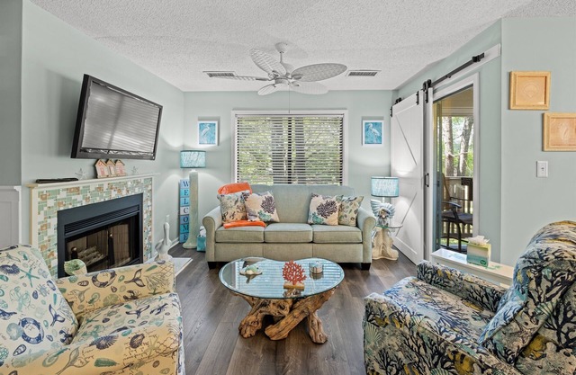 Kingston WHP 18C 1st floor Villa w/pool/beach