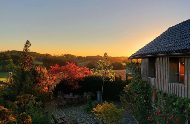 Kleines Haus Mitten in der Natur mit Eigener Terrasse und Sonnenbalkon