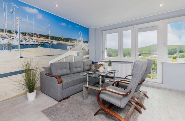 Klimatyczny Nadmorski Apartament z Parkingiem by Noclegi Renters