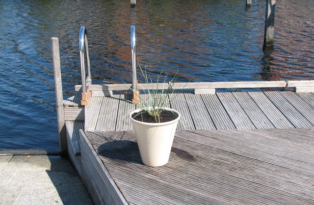 Knus Vakantiehuis aan het Water met Eigen Aanlegsteiger, Huisdiervriendelijk